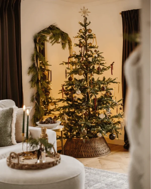 KingNobleFir_b6b0be94-ba31-4550-8ce4-abbef99dcdcf 9' King Noble Fir Artificial Christmas Tree with 700 Warm White LED Lights